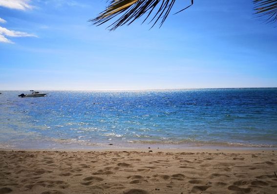 在海滩上，用英文怎么说？