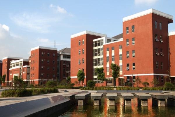 南京卫校要多少分才可以上啊！？