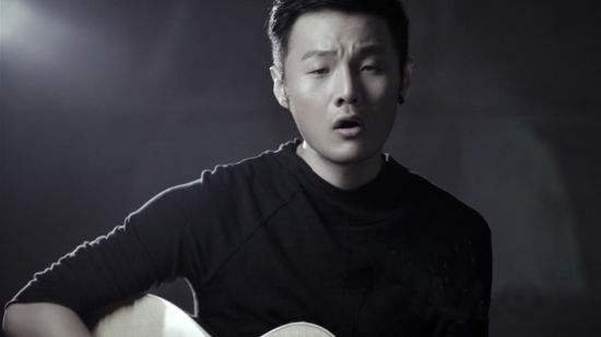 爸爸妈妈给我的不少不多，足够我在这年代 歌词