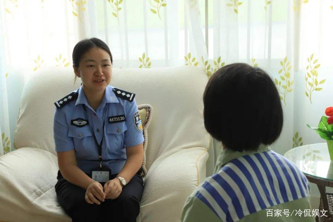 情夫想在车上发生关系，女子杀死情夫并报警，女子属于正当防卫吗？