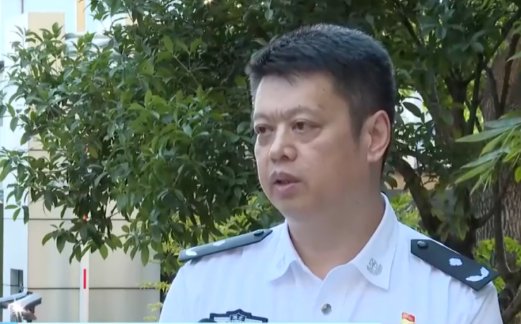 自己给大货车上牌难，花钱找中介一路顺畅！背后到底有何“猫腻”？