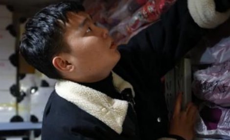 00后小伙做寿衣店守夜人，对此你怎么看？