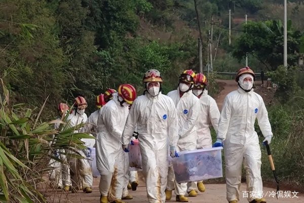 东航一客机失事，人一直都在飞机里，为何空难后却很难找到遇难者的遗体呢？
