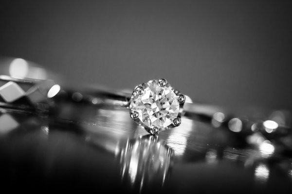 说人高开低走是什么意思？