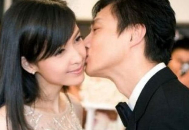 怎样看待周慧敏无视出轨传闻，分手信写成促成婚姻的情书？