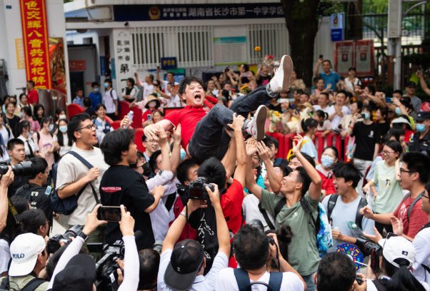 吉林省高考招生办的电话是多少？