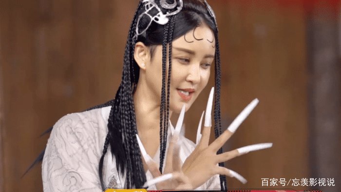 张歆艺减肥成功，当她录节目换白骨精造型，美得让人不敢认，你怎么看？