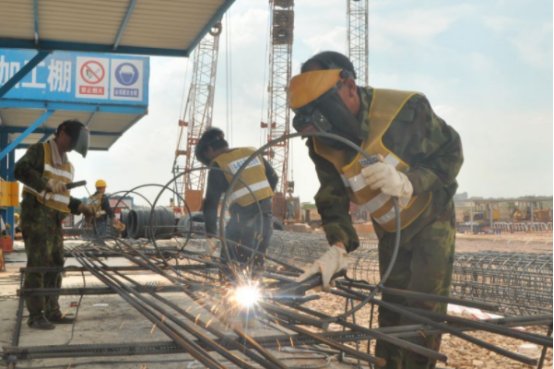 防护棚搭设与拆除应符合什么规定