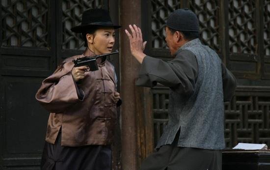 铁梨花中的赵嫣然是怎么变坏的