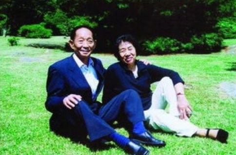 袁隆平的老婆还在吗？