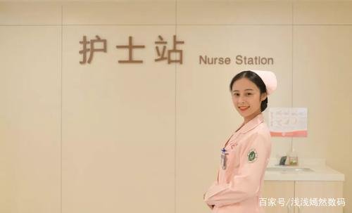护士值夜班趴在护士站睡觉引争议，值夜班你睡觉吗？
