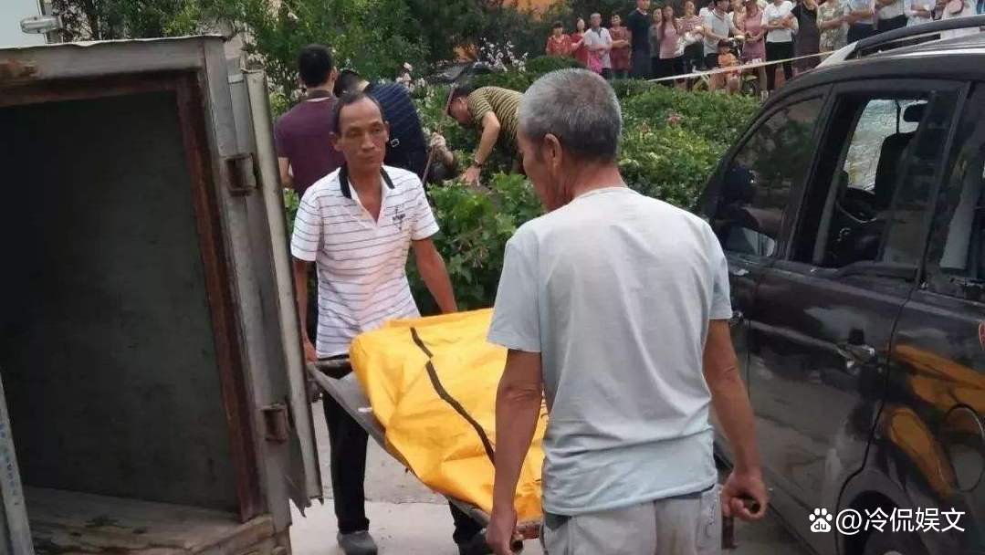 情夫想在车上发生关系，女子杀死情夫并报警，女子属于正当防卫吗？