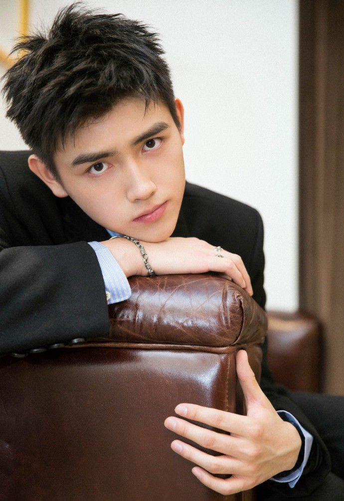 陈飞宇最胖的时候达到210斤，他是如何从一个胖小子成功蜕变成男神的？