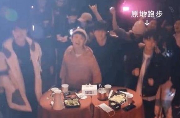 网友称王俊凯像极了在ktv里的我，你平时在ktv里都会做些什么？