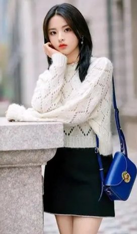 杨超越在《极限挑战》中用口香糖开椰子，她是怎么做到的？