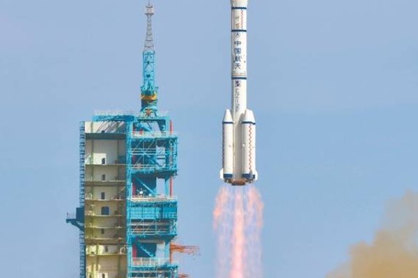 4 神舟九号飞船绕地球一圈大约需要90分钟,它绕地球运行201圈需要多少时间?