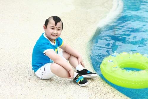 6岁上春晚，然后成为父母的提款机，8岁去世，邓鸣贺去世的原因是什么？