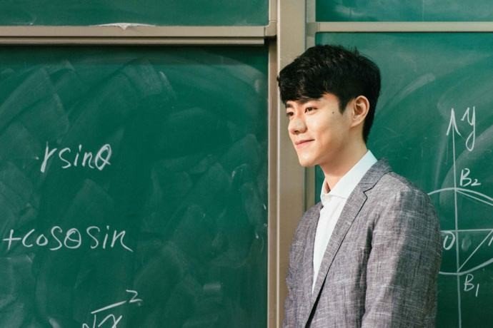 张艺兴主演的《求婚大作战》主要讲了什么？