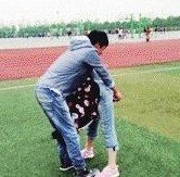 翻跟头亲亲怎么做