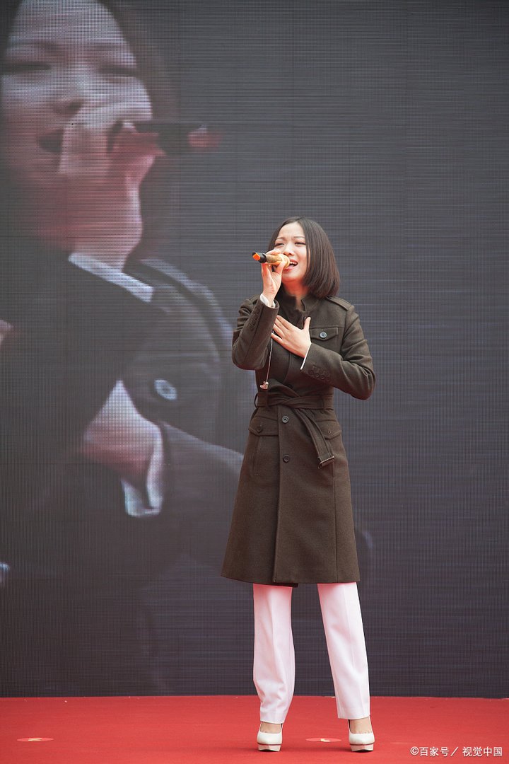 姚贝娜为什么甩开那英的手离开？