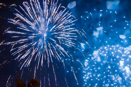 蓝色烟花为什么少见