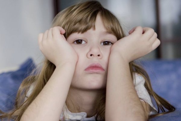 女朋友因为换了个难看的发型不愿见我，怎么安慰她？