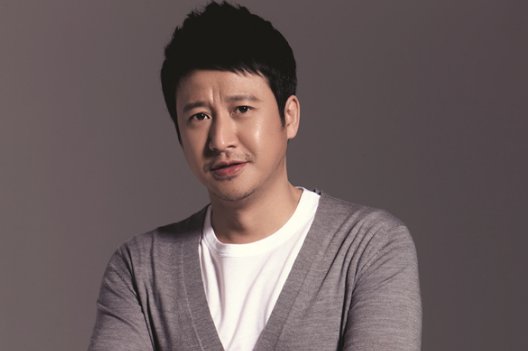 曾被前妻抛弃，和儿子“北漂”，二婚娶上戏校花，他是谁？