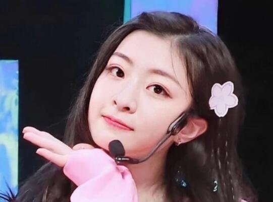 王承渲去当篮球啦啦队了，你觉得她现在的资源怎么样？