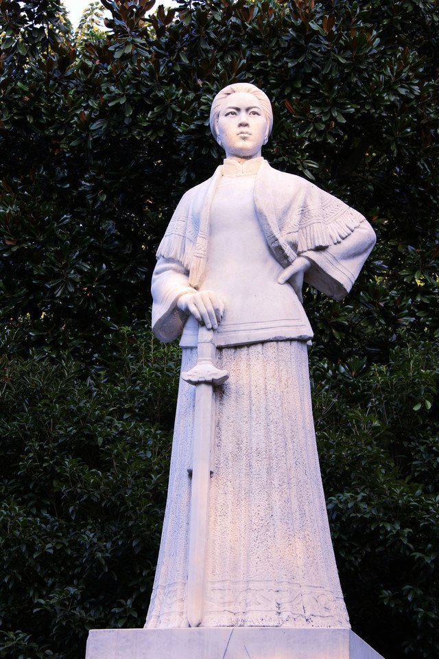 西湖女侠的详细介绍