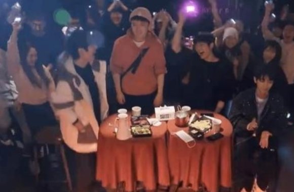 网友称王俊凯像极了在ktv里的我，你平时在ktv里都会做些什么？