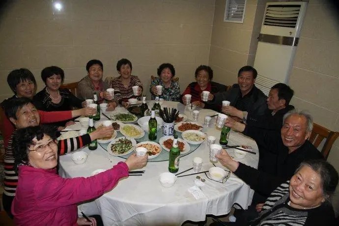 热闹家庭聚会的句子