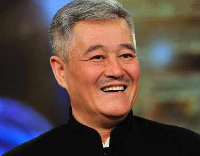 赵本山的《卖拐》当初为何那么火爆？这部小品想要真正表达的意愿是什么？