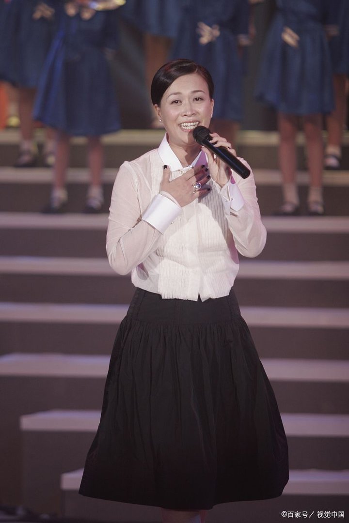 姚贝娜为什么甩开那英的手离开？