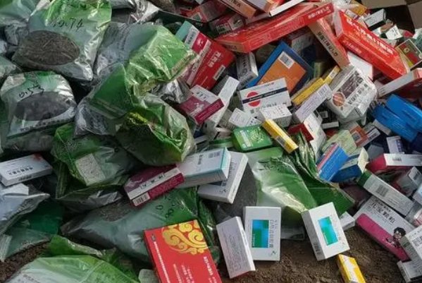 过期药品及其包装需要特殊安全处理,因为它们属于()。