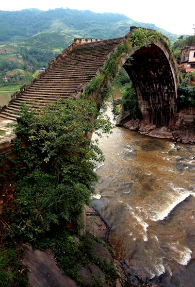 达州的彩虹桥在那里？