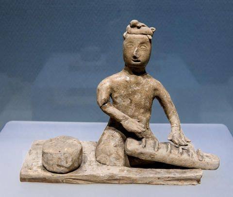 李贺诗句“吴丝蜀相张高秋”中的“吴丝蜀相”代指什么乐器?