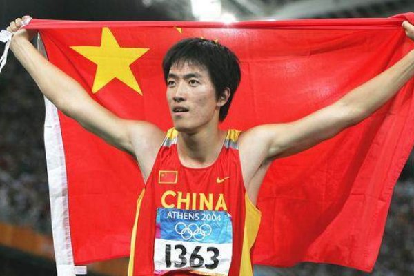 有哪些体育明星的励志故事？？