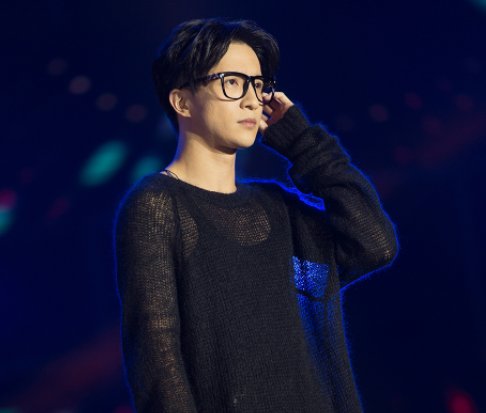 我拿青春去赌陪你熬过了苦是什么歌