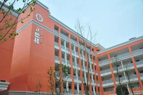 成都49中学生坠楼,学校不让家长看监控视频,你觉得学校做法合理吗?