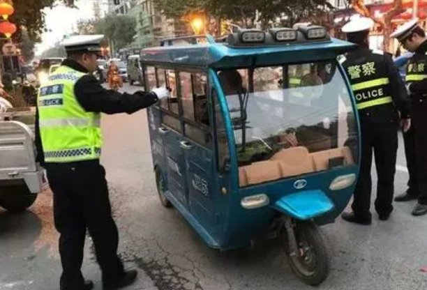 安徽阜阳一男子2夜偷4户三轮车，随后归还一户，此男子为何这么做？