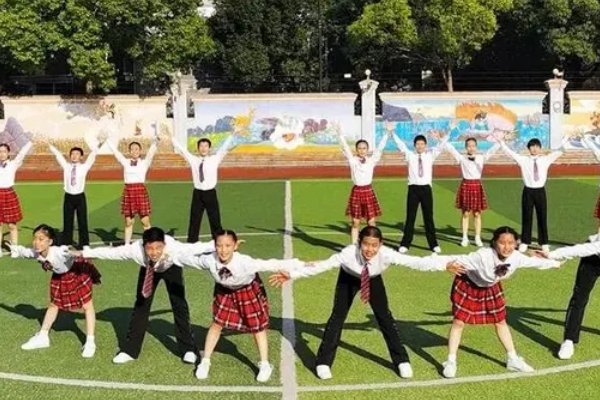 上宝中学近五年的均分均值是多少？