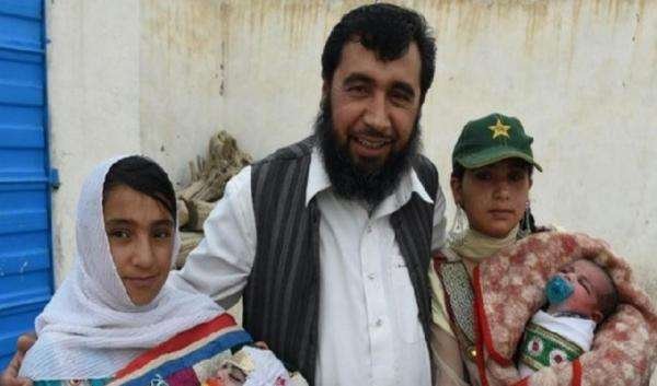 巴基斯坦女子为生男孩用钉子钉头，你如何看待此女子的行为？