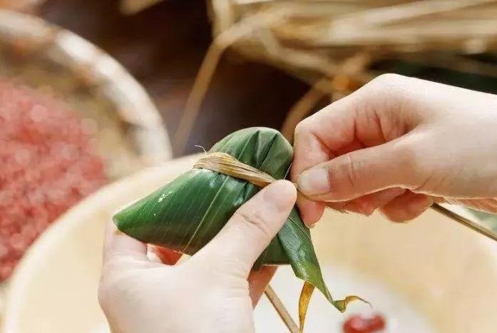 重庆一女子做最小粽子仅用1粒米，你觉得这样的粽子有意义吗？