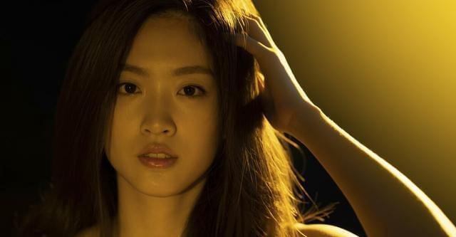 女子裸睡误把男子当丈夫被强奸,男子称她很主动,如何定性?