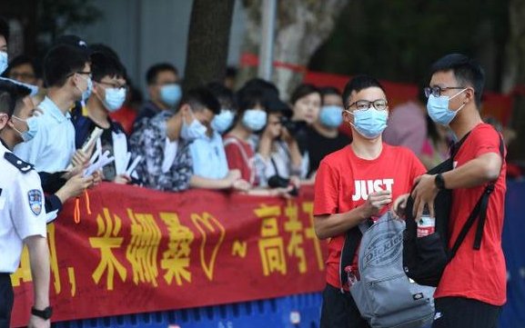 高考交白卷多少分