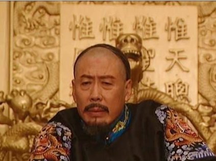 《雍正王朝》中康熙放过了郑春华，为什么雍正却要她死呢？