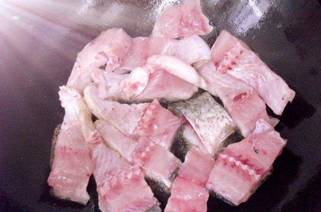 九门寨石锅鱼怎么做？