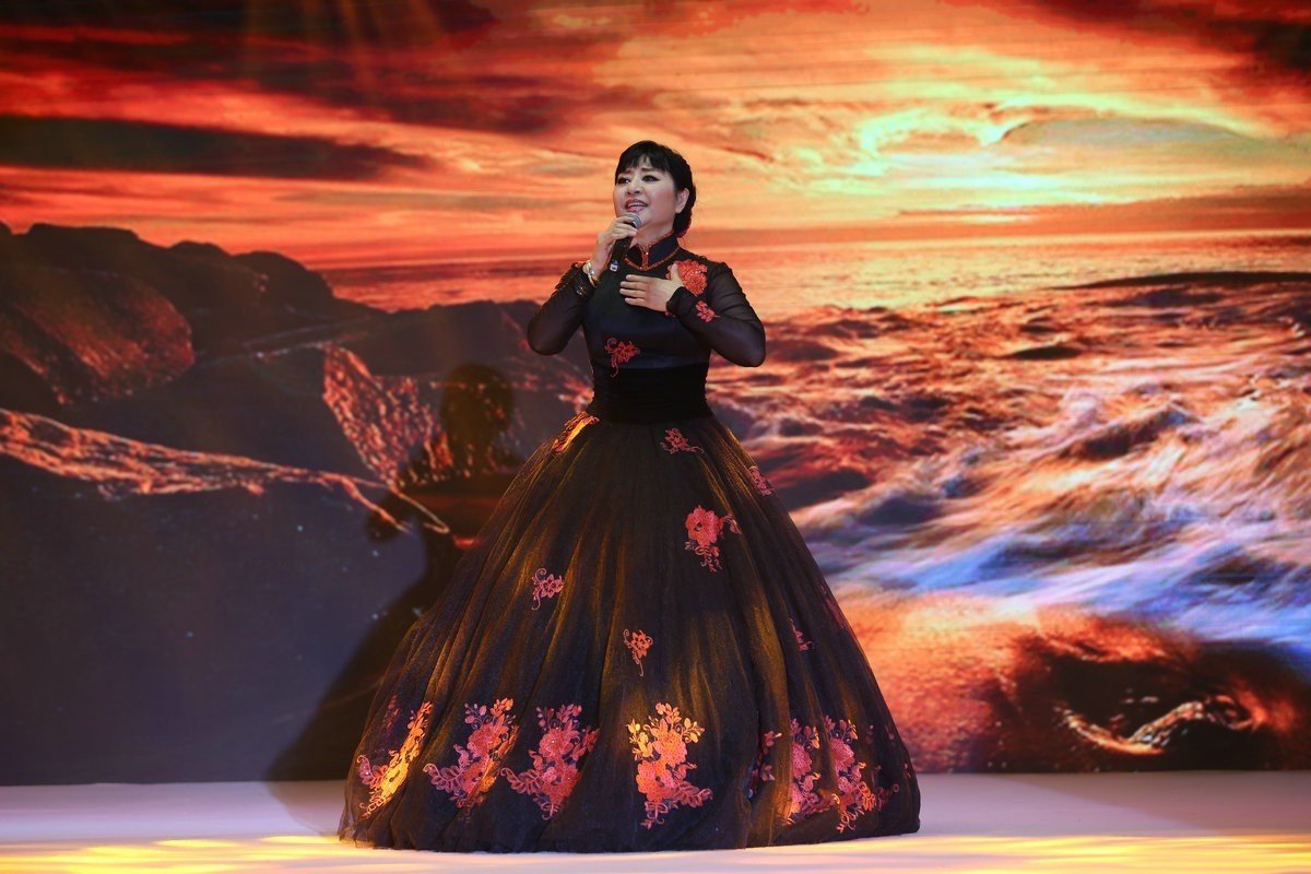 党啊,亲爱的妈妈 歌词