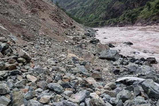 云南女子迪庆坠江失联，亲属质疑系遭其夫所害，夫妻二人平时关系如何？