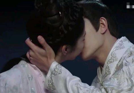 任嘉伦演吻戏为什么用替身？